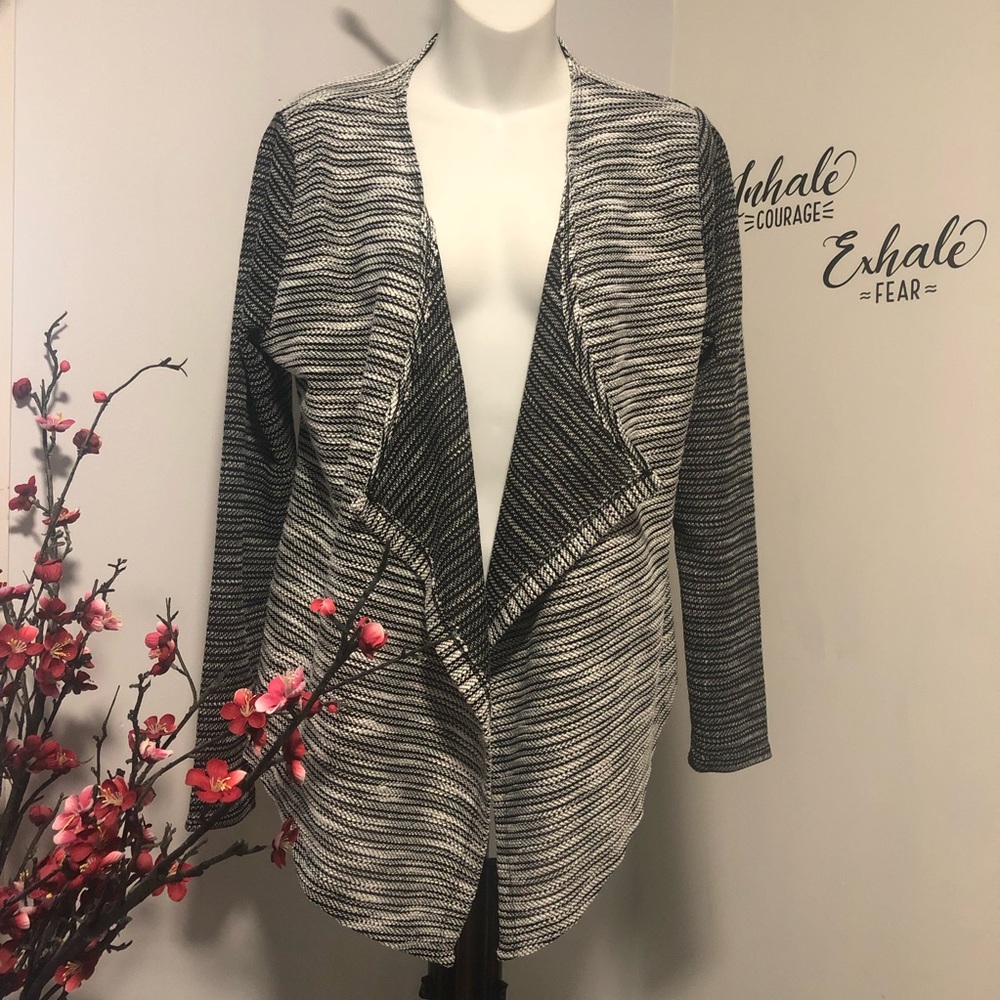 Karen Brooks Black & White Strip Shrug Front Open - Picture 2 of 7